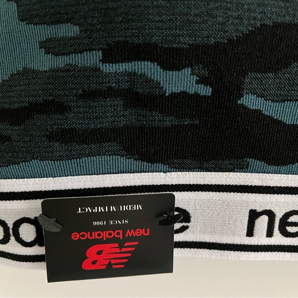 New Balance Medium Impact Secure Fit & Feel Stretch Seamless Sports Bra - Picture 7 of 9